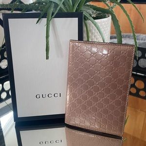 Gucci Passport Case in Microguccissima Pink Shine Leather w/ Gucci box  GORGEOUS